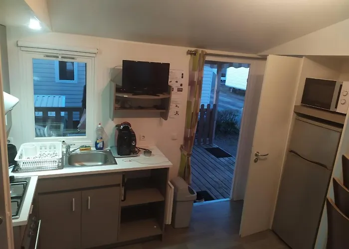 4**** Proche Camping